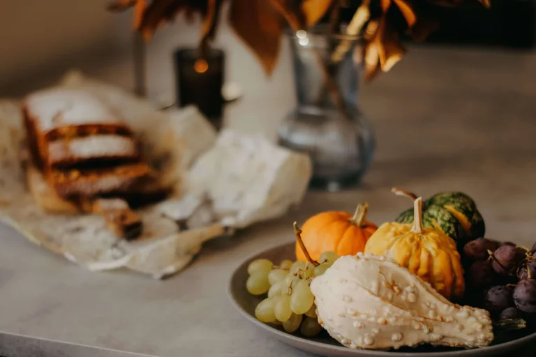 aesthetic Thanksgiving table settings